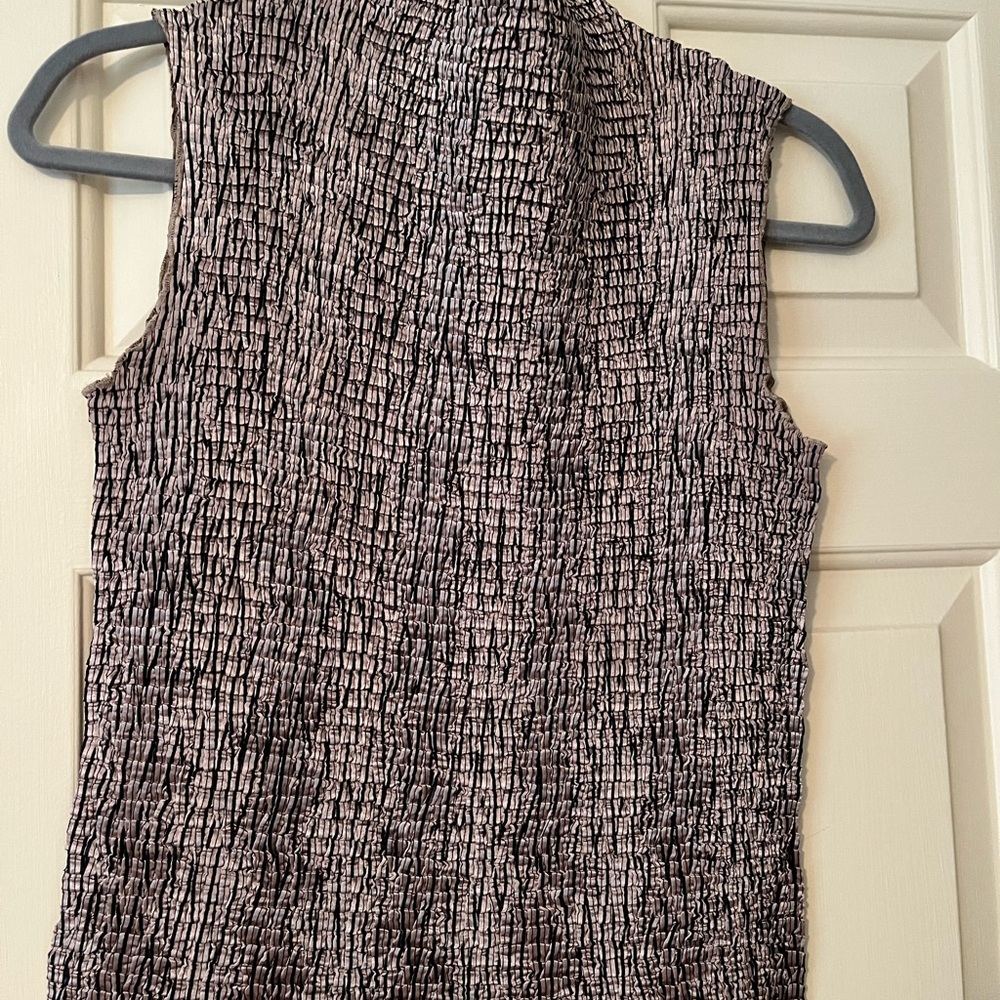 Plisse stretchy mock turtleneck sleeveless top - Picture 6 of 6